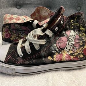 Airwalk hi-tops Size 9. We’ll loved but plenty of life left in them.